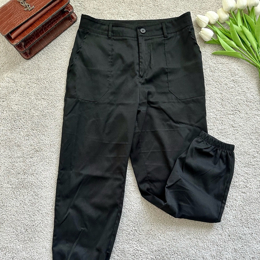 Black SHEIN dual pockets cropped cargo pants
